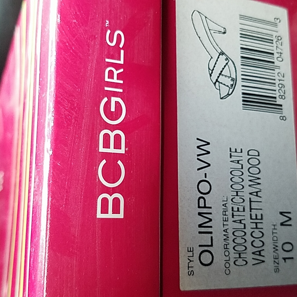 BCBG wood pumps